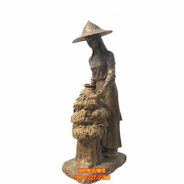 玻璃鋼女孩雕塑，為園林增添靈動(dòng)人物氣息