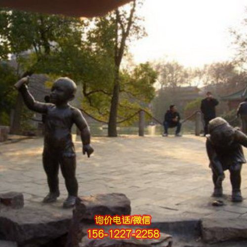 玻璃鋼人物雕塑，為廣場增添靈動之美
