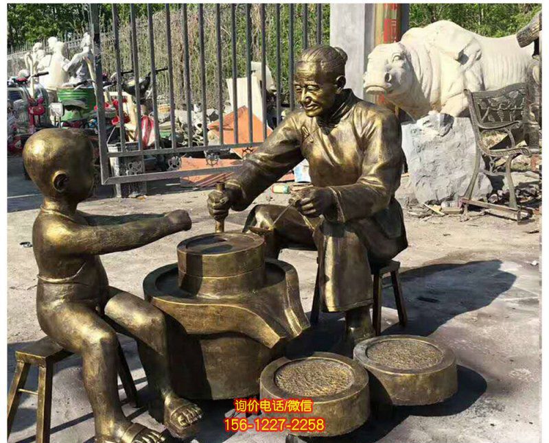 公園幫老人磨豆漿的銅雕老人雕塑 公園幫老人磨豆漿的銅雕老人雕塑