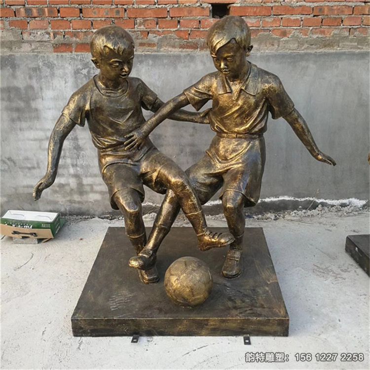 公園兩個(gè)小孩踢足球雕塑,校園運(yùn)動(dòng)人物雕塑加工廠家 公園兩個(gè)小孩踢足球雕塑,校園運(yùn)動(dòng)人物雕塑加工廠家
