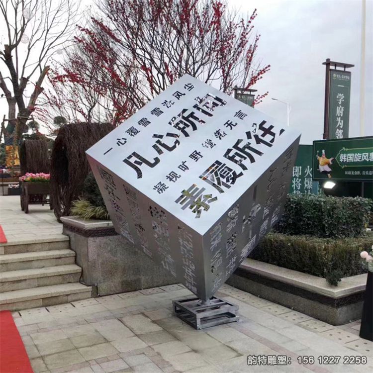 不銹鋼發(fā)光立方體雕塑，不銹鋼魔方雕塑廠家
